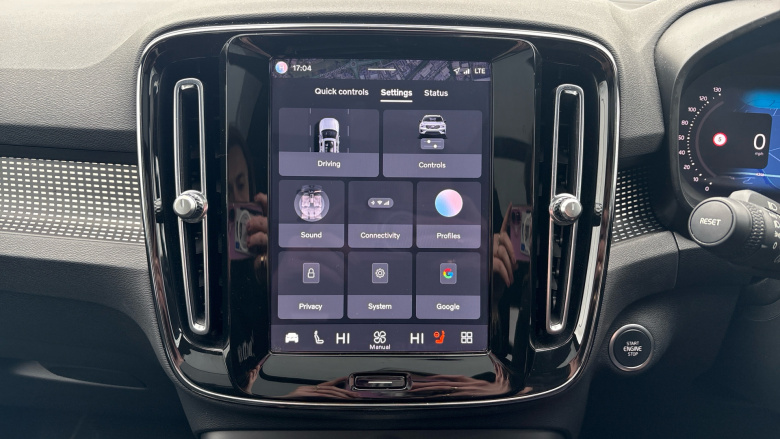 Volvo XC40 2.0 B4P Ultimate Dark 5dr Auto Petrol Estate